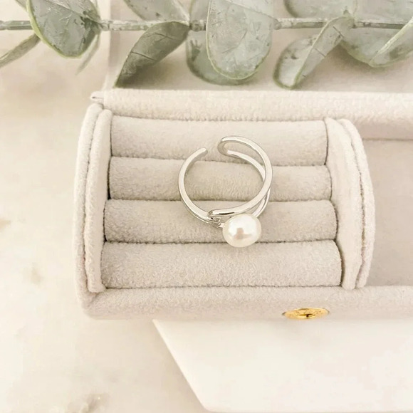 925 Sterling Silver Pearl Ring Minimalist Dainty Ring Pearl Accent Ring - Picture 4 of 8